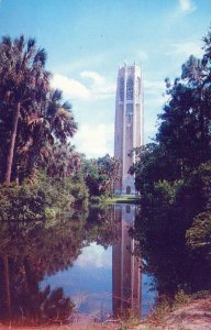 VINTAGE STANDARD SIZE POSTCARD ROMANTIC SINGING TOWER NEAR LAKE WALES FLORIDA