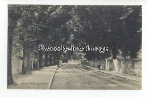 tq1048 - Early View of a quiet Mead's Road, in Eastbourne - postcard - Tuck's