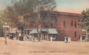 POST OFFICE BUILDING SOUTHERN PINES NORTH CAROLINA HAND COLORED POSTCARD c.1910