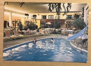 UNUSED POSTCARD - TRAVEL LODGE MOTOR HOTEL, SASKATOON, SASKATCHEWAN, CANADA