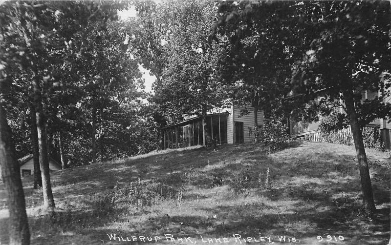 Lake Ripley Wisconsin~Willerup Park~3 Houses on Hill~Trees in Front~1921 RPPC