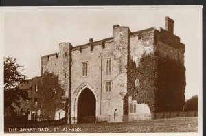 Hertfordshire Postcard - The Abbey Gate, St Albans   1907