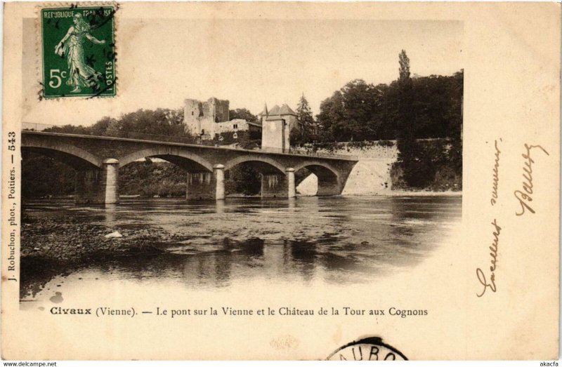 CPA Civaux Le pont sur la VIENNE et le Chateau de la Tour aux Cognons (613250)