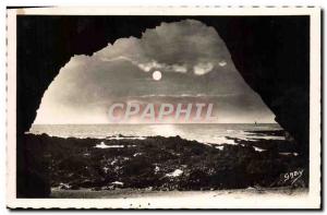 Postcard Modern Piriac Sur Mer La Cave A Lady Moonlight Stamp Daguin Croisic