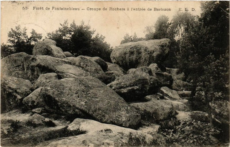 CPA Foret de FONTAINEBLEAU - Groupe de Rochers a l'entrée de BARBIZON (166689)