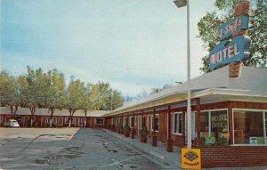 Lovelock Nevada Two Stiffs Motel and Gas Station Vintage Postcard AA8292