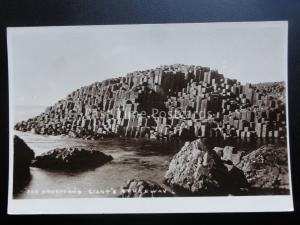 Ireland: THE HONEYCOMBE Giant's Causeway - Old RP Postcard