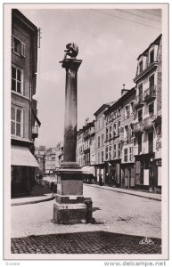 RP: EPINAL , France , 1910-20s ; La Fontaine Pinau et la rue Rualmenil