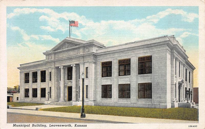 Municipal Building, Leavenworth, Kansas,  Early Postcard, Unused