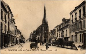 CPA Nemours Rue de Paris et l'Hotel de l'Ecu FRANCE (1301260)