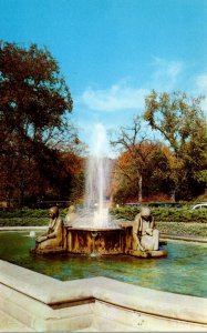 Iowa Ames Fountain At Entrance Of Memorial Union Iowa State University