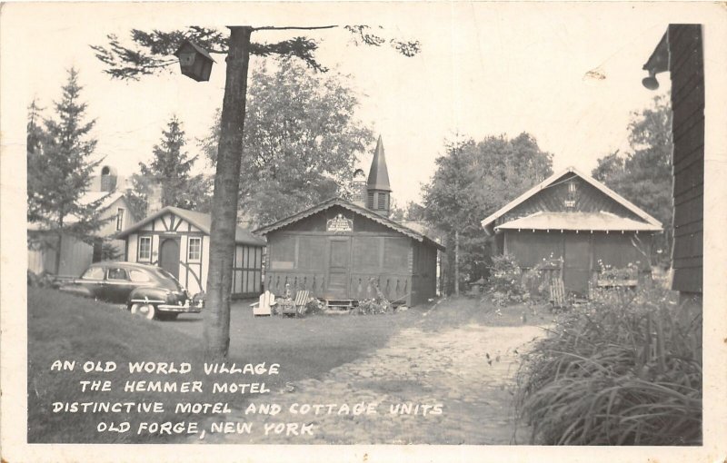 G22/ Old Forge New York RPPC Postcard c1950s Hemmer Motel Cottage Old World