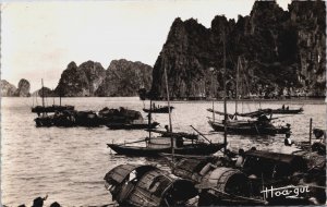 Vietnam Sampans Et Jonques en Baie d'Along Vintage RPPC C108