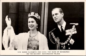 H.M. Queen Elizabeth II and The Duke of Edinburgh Postcard Z6