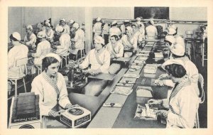 Advertising  WOMEN At Tables Packaging SWIFT PREMIUM BACON   c1940's Postcard