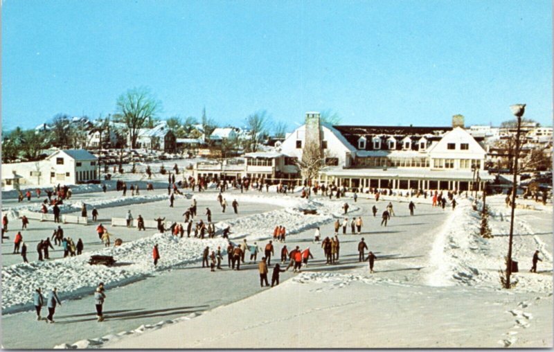 Postcard NY Syracuse - Dumlins golf and country club winter skating rink