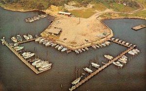 CT, Connecticut  MYSTIC RIVER MARINA~Boats Docked MASONS ISLAND c1950's Postcard