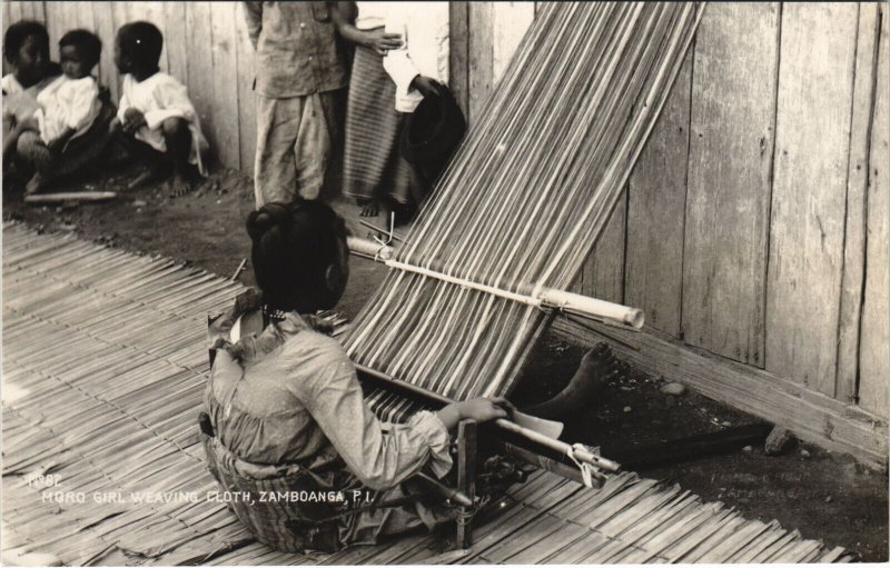 PC PHILIPPINES, ZAMBOANDA, MORO GIRL WEAVING,Vintage REAL PHOTO (b42925)