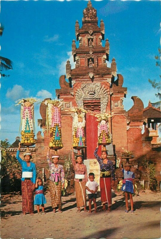 Indonesia balinese women with offerings Bali postcard