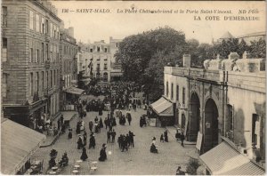 CPA Saint Malo Place Chateaubriand , Porte St Vincent (1235412)