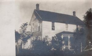 US    PC1565  RPPC -  TWO STORY HOME  EARLY 1900'S