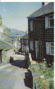Derbyshire Postcard - Hayfield, Top O'th Town - Ref 15888A