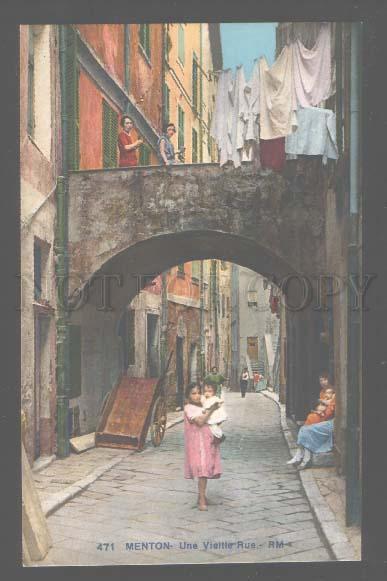 106122 FRANCE Menton Une Vielle Rue RM native girl Vintage PC