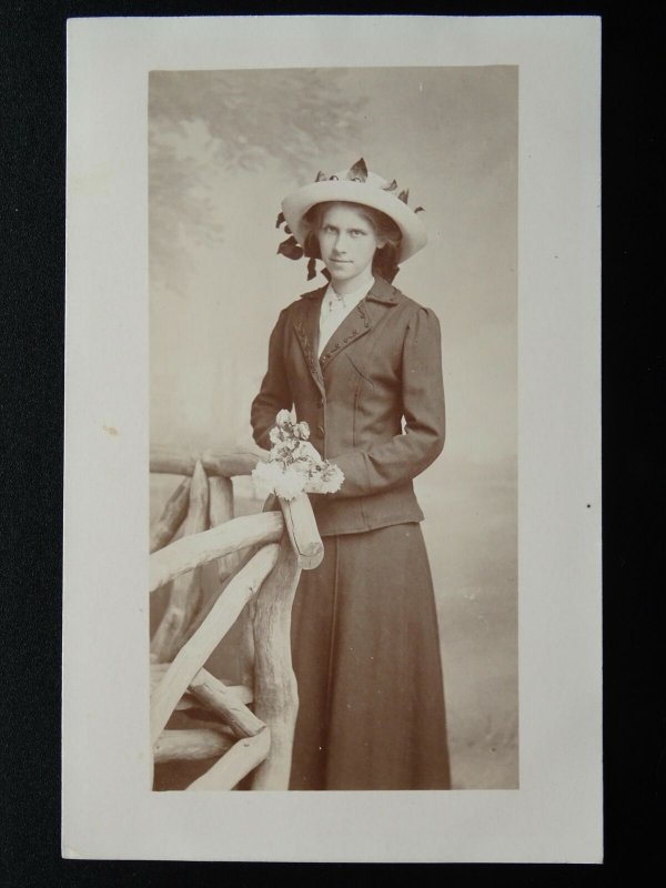 HITCHIN H.H. Minnis Studio Portrait of LADY (1) c1905 RP Postcard