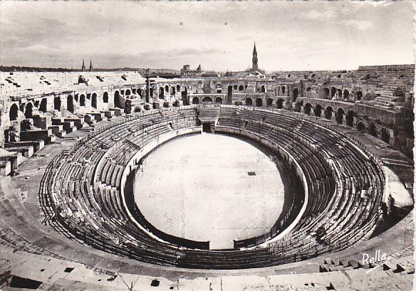 France Nimes L'inetrieur des arenes romaines