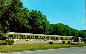 McGregor Motel in McGregor IA Vintage Postcard I41