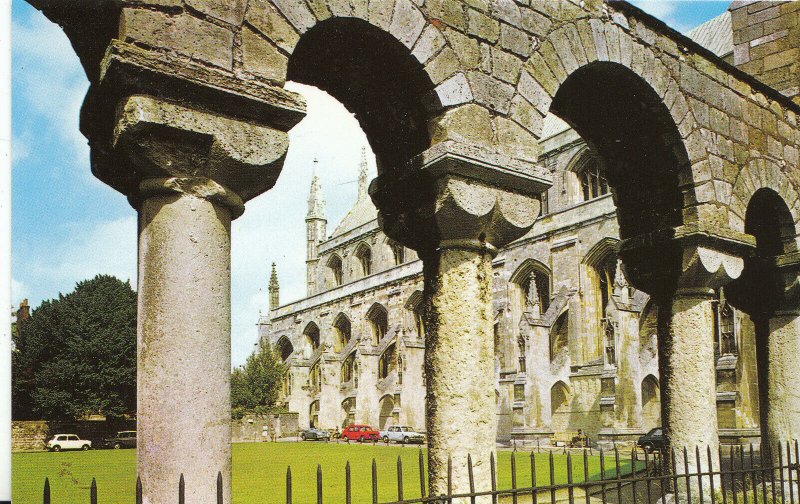 Hampshire Postcard - Winchester Cathedral - Norman Chapter House Arches   ZZ2491