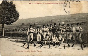 CPA Militaire Verdun - La Démonstration du Tir (91050)