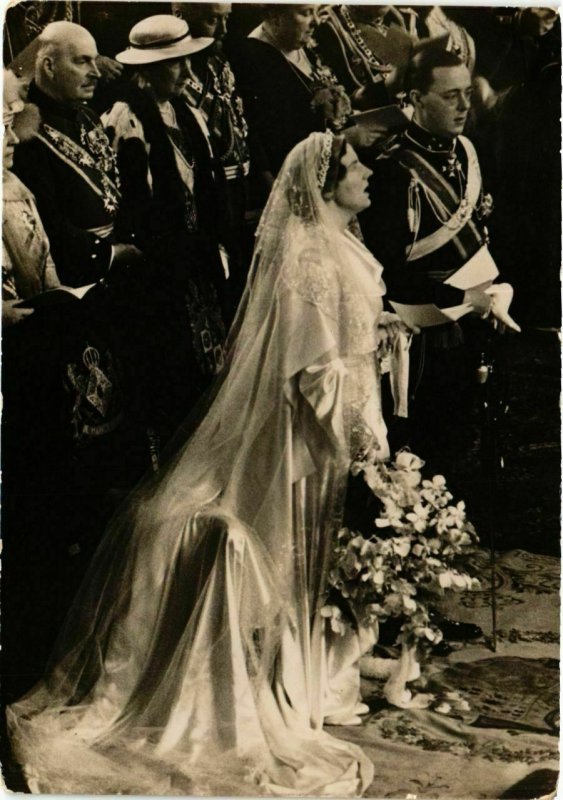 CPA AK HKH Prinses Juliana en ZKH Prins Bernhard DUTCH ROYALTY (826109)