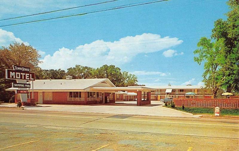 Malvern Arkansas Town House Motel Street View Vintage Postcard K90885