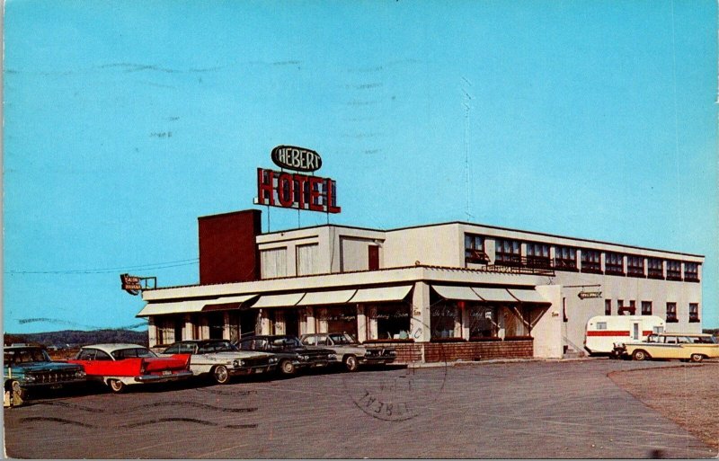 VINTAGE POSTCARD HOTEL HERBERT PARKED CLASSIC CARS AT HERBERTVILLE QUEBEC CANADA