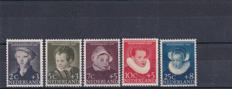NETHERLANDS 1956 CHILD WELFARE MNH STAMPS SET CAT £17  REF 5032