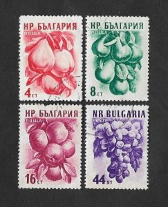 SD)1956 BULGARIA COMPLETE SERIES FRUITS, QUINCES, PEARS, APPLES, GRAPES, 4 USE