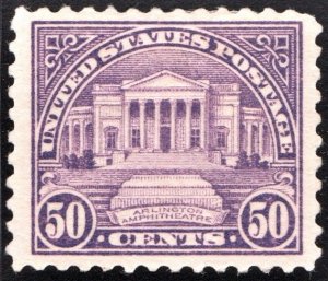 SC#570 50¢ Arlington Ampitheater Single (1922) MHR