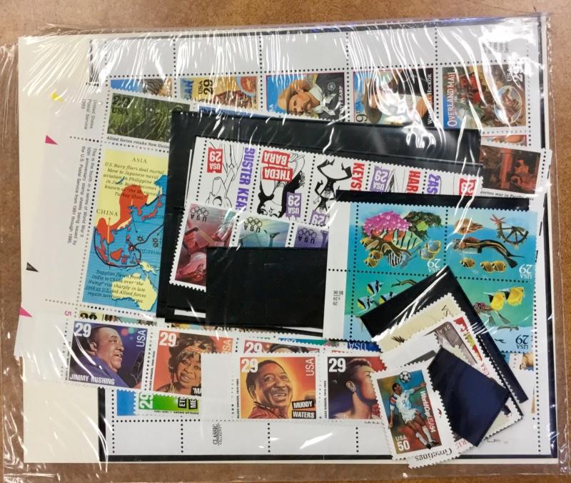 1994 USPS  Mint Set  Commemorative year set sealed