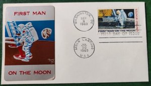 USA 1969 First Day Cover First Man on the Moon with large foil stamp...