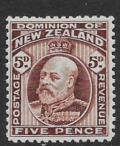 New Zealand 136   1909  5 pence fvf  mint hinged