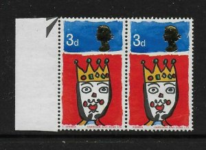 1966 Christmas 3d (SG 713) Missing T Variety SG W109c Pair with Normal Cat £12+