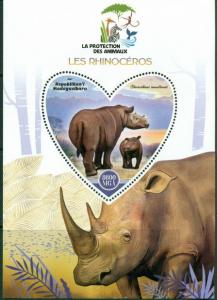 Rhinoceros Rhino Animals Fauna Madagascar MNH stamp set ODD SHAPE