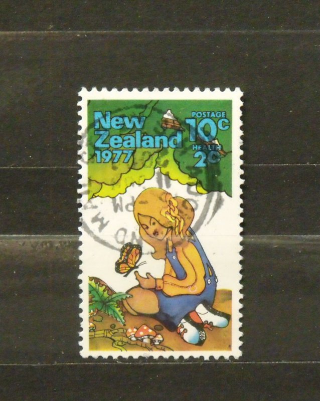8351   New Zealand   Used # B100   Girl and Butterfly        CV$ 1.10