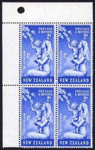 New Zealand SG699a 2d + 1d No Stop below D Cat 10.75 pounds