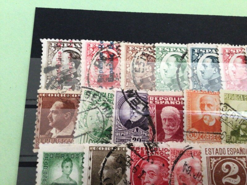 Spain 1930’s mounted mint & used stamps  Ref A8872