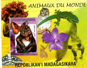 Malagasy 1999 Monkey-Butterflies s/s Perforated Mint (NH)