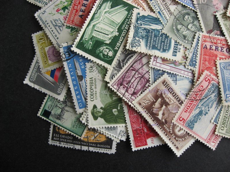 Colombia older all different packet of 100, mixed condition but worth a look!