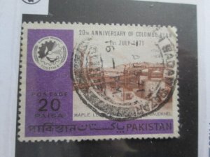 Pakistan #304 used  2022 SCV = $0.25