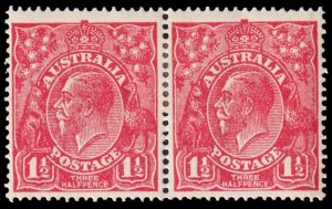 Australia Scott 26 Pair, Scarlet, Perf. 14 (1924) Mint H VF M